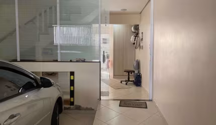 Sobrado residencial transformado em comercial com 97 m², 2 quartos