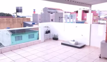 Cobertura com 96 metros quadrados, 3 dormitórios, sendo 2 suítes, 2 vagas de garagem.