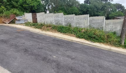 Terreno limpo com 350 metros quadrados e 15 metros de frente