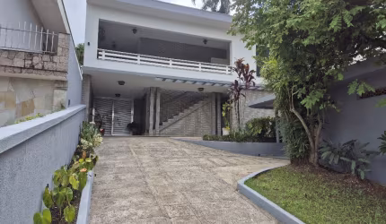 Casa com 3 dormitórios, 2 suítes, 4 vagas, próximo do hospital Ribeirão Pires