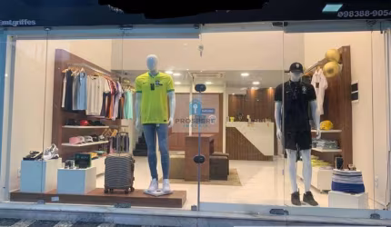 Loja na Barra, frente de rua, no porcelanato, 24m².