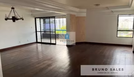 Apartamento no Morro do Conselho com 4 suítes, 2 transformadas em suítes master, sala ampla, varanda, 3 vagas de garagem com depósito.
