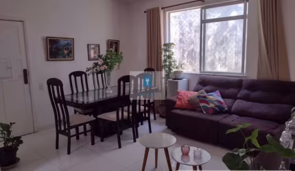 Apartamento em Amaralina, 3 quartos revertido para 4 quartos, sendo 2 suítes, 1 vaga de garagem, área de serviço e dependência completa.