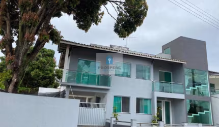 Casa em Abrantes com 4 suítes, 3 andares, com piscina privativa e condomínio com infraestrutura completa.