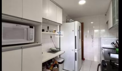 Apartamento à venda, no Condomínio Bosque Imperial,  em Lauro de Freitas, Pitangueiras, com 3 quartos, 82m²