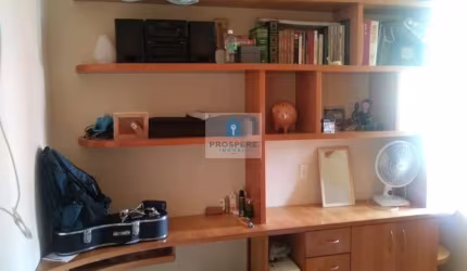 Apartamento 3 quartos, 2 banheiros, 2 vagas de garagem, mobiliado. Condomínio fechado com infraestrutura, portaria 24hrs, piscina e salão de festas.