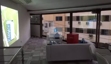 Casa comercial: 5 quartos, 5 banheiros, 4 vagas de garagem, área de serviço, piscina e varanda.