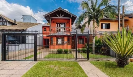 Excelente casa de 209m² com 3 dormitórios, piscina e 3 vagas de garagem.