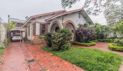 Casa 4 dormitórios à venda Navegantes Porto Alegre/RS