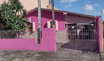 Duas casas, 3 dormitórios, vaga de garagem, Bairro Monte Carlo