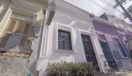 Excelente casa de 116m² com  2 dormitórios no bairro Cidade Baixa.