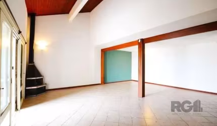 Casa de 200m² - 4 dormitórios, 4 vagas no bairro Espírito Santo