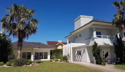Casa para Comprar  no Condado de Capão com 5 suítes.
