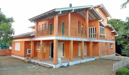 Casa no Condomínio Cantegril com 1.080m2 de terreno e 467m2 de área construída