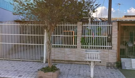 Casa 2 dormitórios, vagas de garagem, Bairro Parque da Matriz