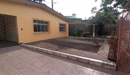 Casa de 2 dormitórios no bairro Campo Novo