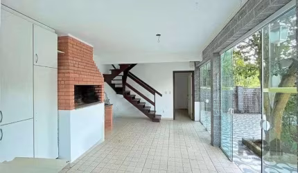 Casa de 3 dormitórios, no bairro Aberta dos Morros