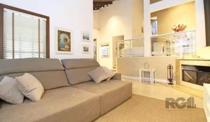 Casa 245m² - 3 dormitórios, 4 vagas no bairro Cavalhada