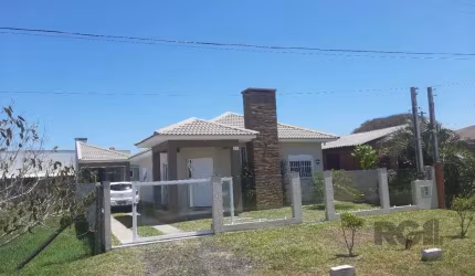 CASA DE 3 QUARTOS - 1 SUITE - AMPLO LIVING - BANHEIRO SOCIAL - BALNEÁRIO SÃO PAU