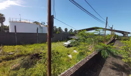 Terreno comercial no bairro Lomba do Pinheiro