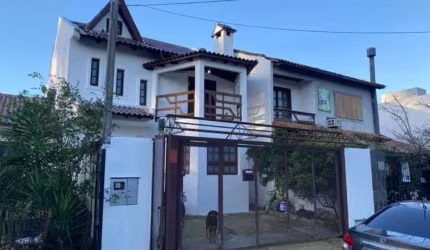 Casa no bairro Hípica - 3 dormitórios