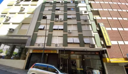 APARTAMENTO REFORMADO NO CORAÇÃO DO CENTRO