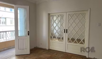 Apartamento na Independência com 176m² de 3 dormitórios e vaga DESOCUPADO
