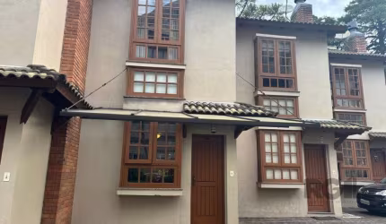 Sobrado de Alvenaria em Condominio  no bairro Nobre de Gramado