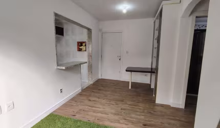 Apartamento de 1 dormitório, living, cozinha planejada, banheiro social.