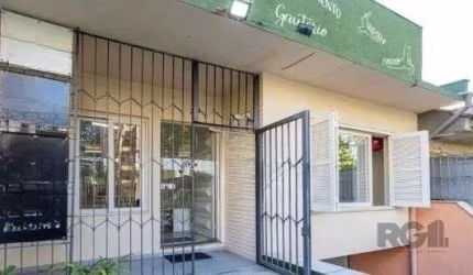 Casa no bairro Petrópolis de 3 dormitórios e 2 vagas