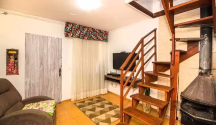 Casa para Venda - 85m², 2 dormitórios, 1 vaga - Hípica