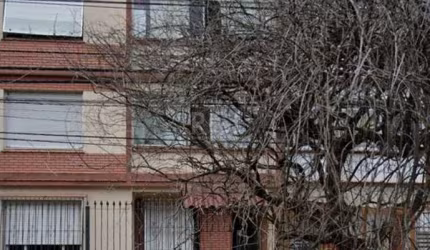 Apartamento térreo, 2 dormitórios no Menino Deus