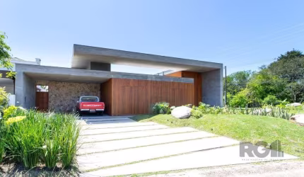 A Casa Le Mans, uma residência térrea de esquina com 389,48m2 de área coberta