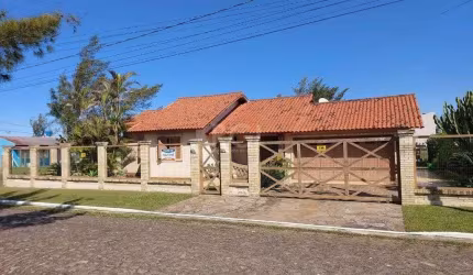 Casa para Venda - 160m², 3 dormitórios, sendo 1 suites, 4 vagas - Tramandaí