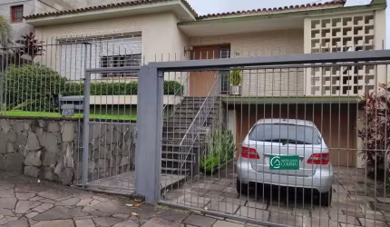 Casa para Venda - 460m², 3 dormitórios, 3 vagas - Três Figueiras