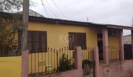 Casa  4 dormitórios, sendo 1 suites, 2 vagas - Vila Nova, Porto Alegre RS