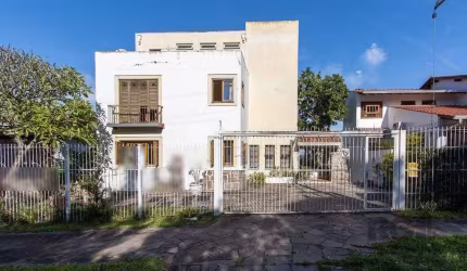 Casa para Venda - 380m², 4 dormitórios, sendo 1 suites, 4 vagas - Vila Assunção