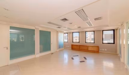 Conjunto Comercial de 129,57m2 nas Três Figueiras para comprar