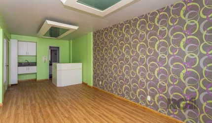 Sala comercial no Menino Deus desocupada
