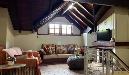 Cobertura duplex com 2 suítes e uma vaga para Comprar em Gramado.