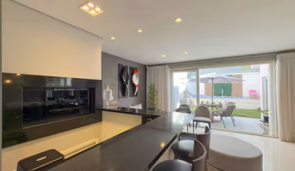 Casa para Comprar com 4 dormitórios, 386 m² - Chácara das Pedras - Porto Alegre