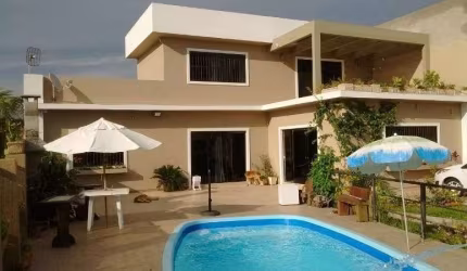 Casa para Venda - 200m², 3 dormitórios, 2 vagas - Centro