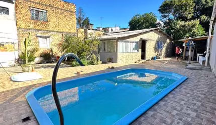 Casa com piscina no bairro Campo Novo - 2 Dormitórios