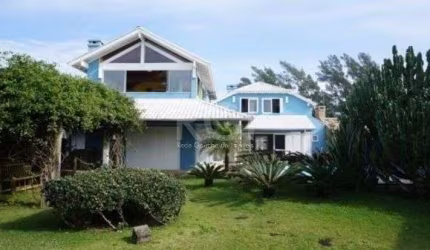 Casa para Venda - 500m², 7 dormitórios, sendo 2 suites, Atlântida