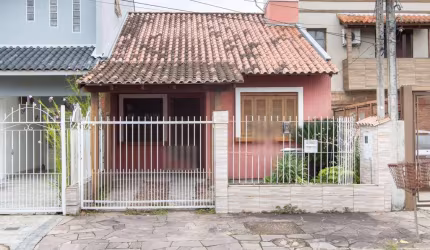 Casa térrea com 2 dormitórios I Bairro Hípica