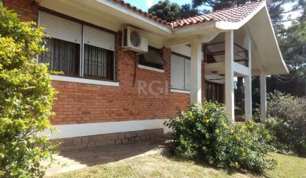 Casa para Venda - 250m², 3 dormitórios, sendo 1 suites, 4 vagas - Taruma