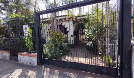 Casa comercial térrea na Av. Aparício Borges - bairro Teresópolis