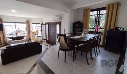 Sobrado, 5 quartos, 2 suites, pátio, 3 vagas - Bairro Vila Nova