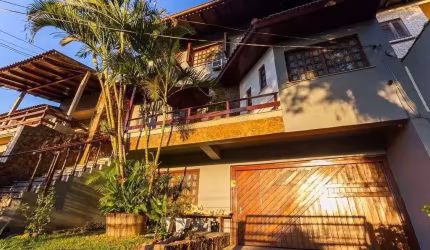 Casa espaçosa com 6 dormitórios e vista incrível no Cristo Redentor