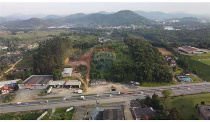 Terreno frente para a BR470